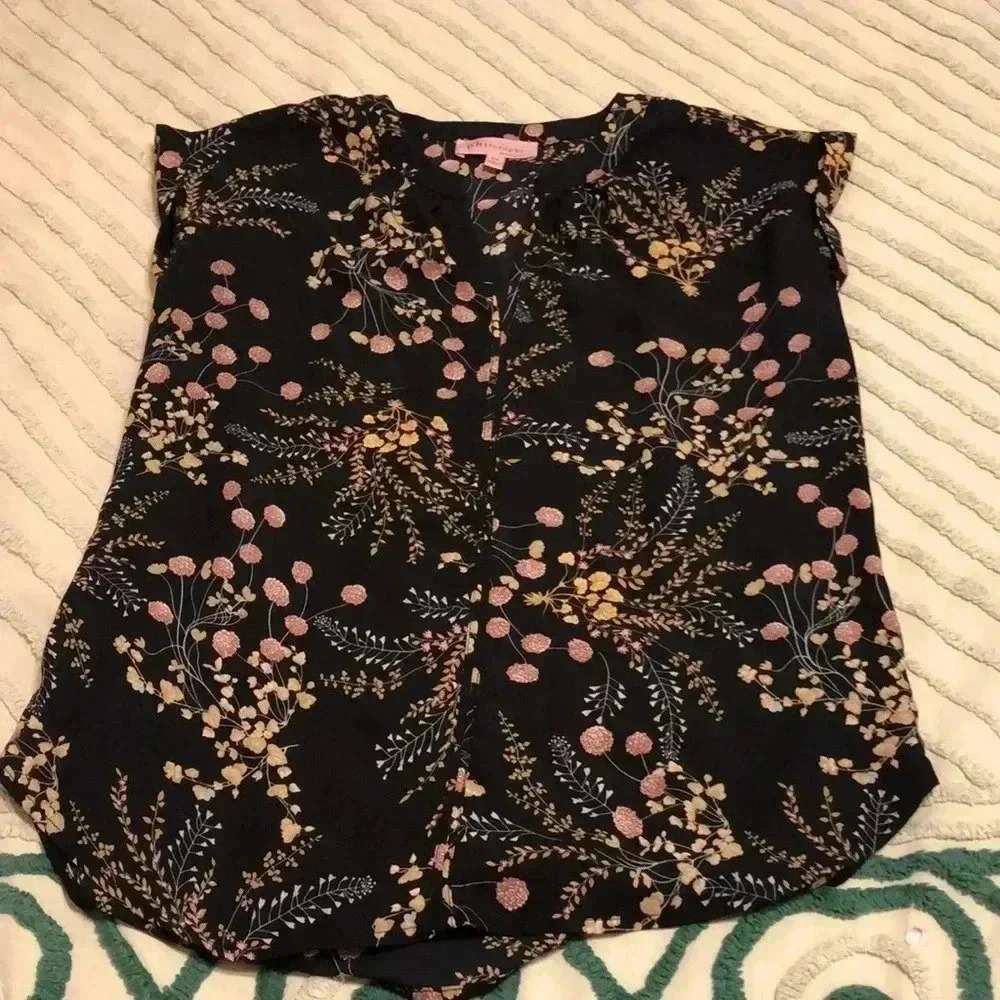 PHILOSOPHY sleeveless blouse with v-neck.